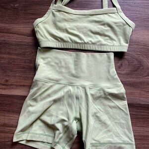 ARITZIA BUTTER HIGH RISE 5'' SHORTS & TUMBLER BRA TOP